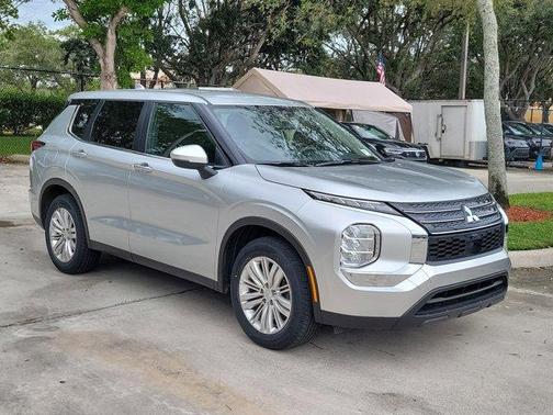 2023 Mitsubishi Outlander ES