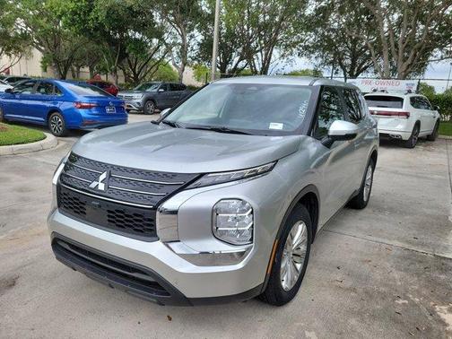 2023 Mitsubishi Outlander ES