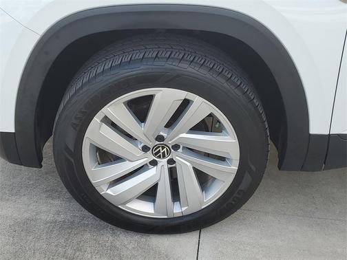 2022 Volkswagen Atlas Cross Sport 2.0T SE w/Technology