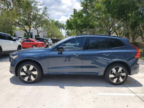2025 Volvo XC60 Plug-In Hybrid T8 Plus