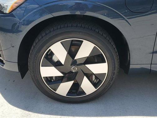 2025 Volvo XC60 Plug-In Hybrid T8 Plus