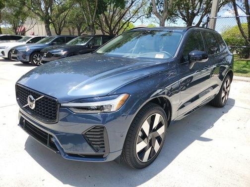 2025 Volvo XC60 Plug-In Hybrid T8 Plus