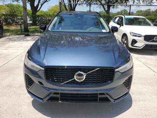 2025 Volvo XC60 Plug-In Hybrid T8 Plus