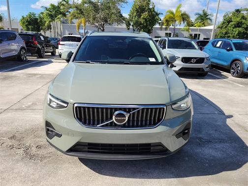 2023 Volvo XC40 B5 Plus Bright Theme