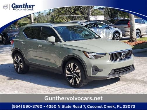 2023 Volvo XC40 B5 Plus Bright Theme