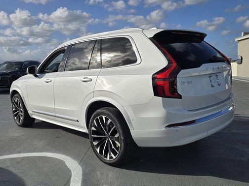 2025 Volvo XC90 Plug-In Hybrid T8 Plus 6-Seater