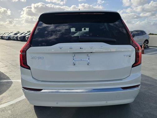 2025 Volvo XC90 Plug-In Hybrid T8 Plus 6-Seater