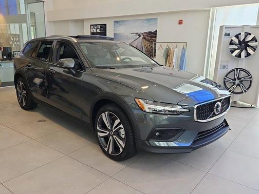 2026 Volvo V60 Cross Country B5 Plus
