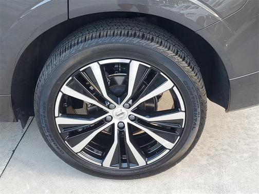 2024 Volvo XC60 B5 Plus Dark Theme