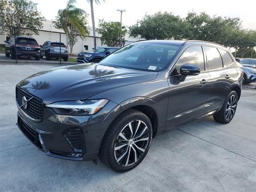 2024 Volvo XC60 B5 Plus Dark Theme