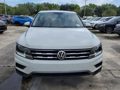Photo 2 of 33 of 2019 Volkswagen Tiguan 2.0T SE