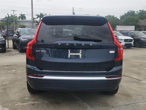 2024 Volvo XC90 Recharge Plug-In Hybrid T8 Ultimate Bright Theme 7-Seater