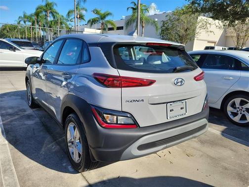 2022 Hyundai KONA SE