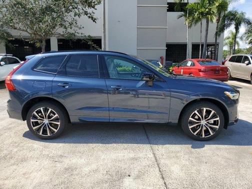 2025 Volvo XC60 B5 Plus