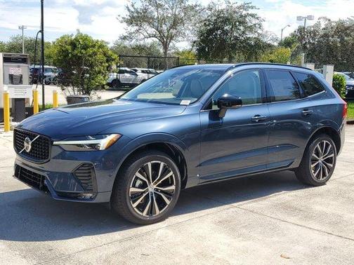 2025 Volvo XC60 B5 Plus