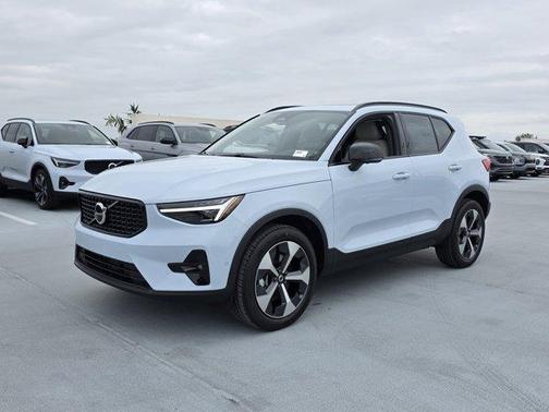 2026 Volvo XC40 B5 Plus