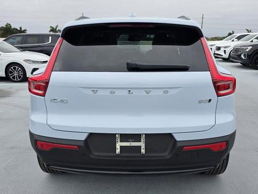 2026 Volvo XC40 B5 Plus