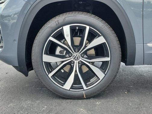 Pure Gray 2026 Volkswagen Atlas 2.0T SEL Premium R-Line