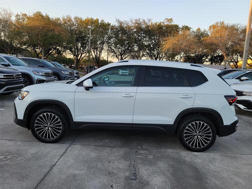 2025 Volkswagen Taos 1.5T SE