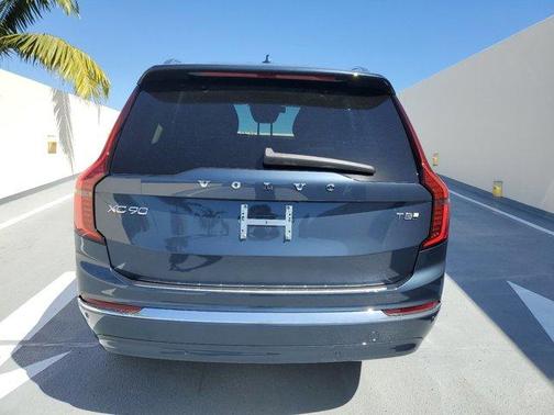 2025 Volvo XC90 Plug-In Hybrid T8 Core 7-Seater