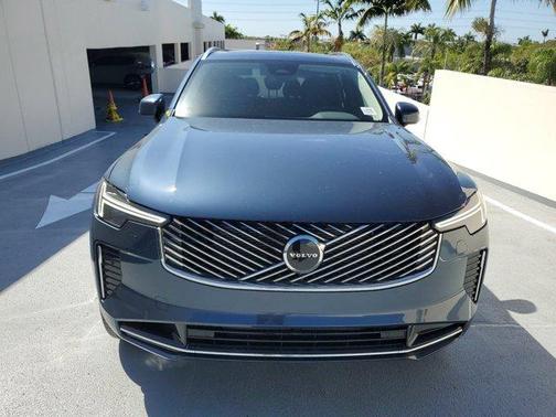 2025 Volvo XC90 Plug-In Hybrid T8 Core 7-Seater