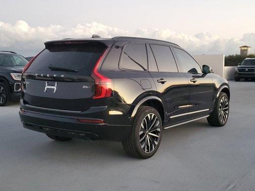 2026 Volvo XC90 B6 Ultra Dark Theme 7-Seater
