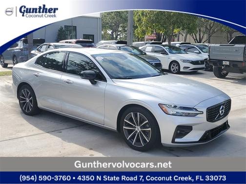 2022 Volvo S60 B5 Momentum