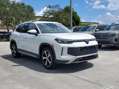 2025 Volkswagen Tiguan 2.0T SE