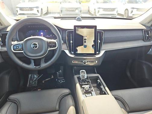 2025 Volvo XC90 B6 Ultra