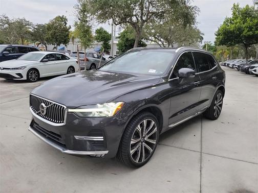 2023 Volvo XC60 B5 Ultimate Bright Theme