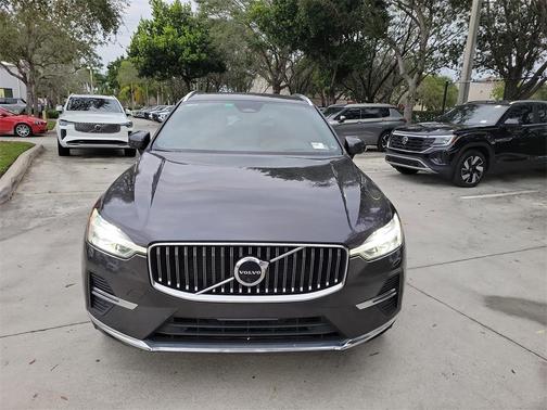 2023 Volvo XC60 B5 Ultimate Bright Theme