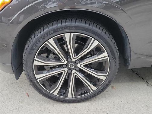 2023 Volvo XC60 B5 Ultimate Bright Theme