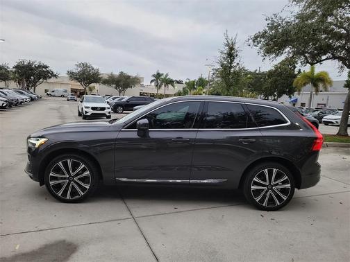 2023 Volvo XC60 B5 Ultimate Bright Theme