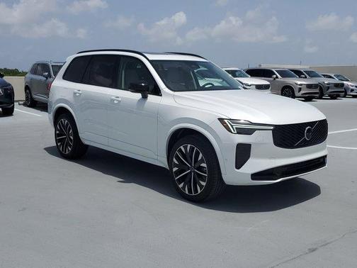 2026 Volvo XC90 Plug-In Hybrid T8 Ultra Dark Theme 7-Seater