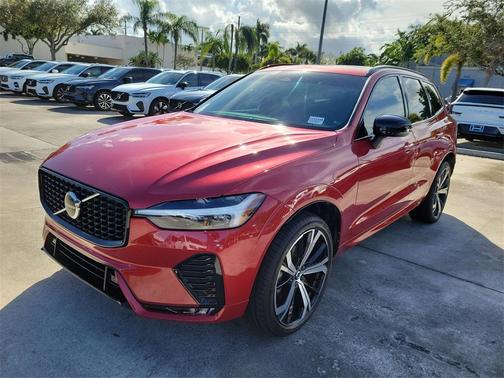 2022 Volvo XC60 B5 R-Design