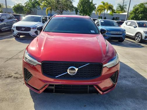 2022 Volvo XC60 B5 R-Design