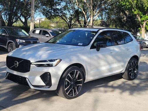 2025 Volvo XC60 B5 Ultra