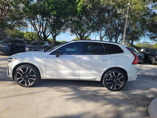 2025 Volvo XC60 B5 Ultra