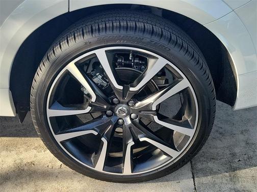 2025 Volvo XC60 B5 Ultra