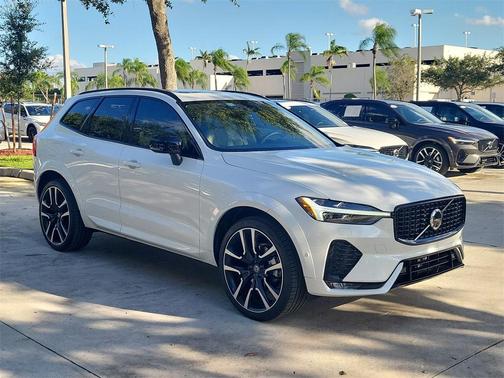 2025 Volvo XC60 B5 Ultra