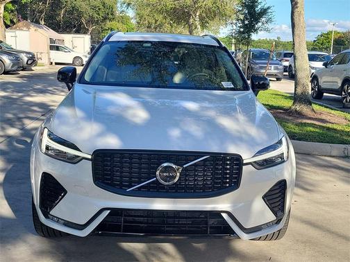 2025 Volvo XC60 B5 Ultra