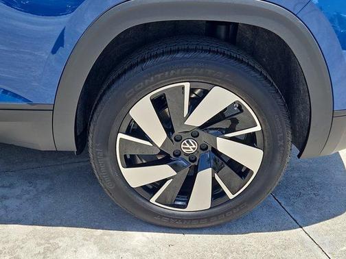 2025 Volkswagen Atlas Cross Sport 2.0T SE w/Technology