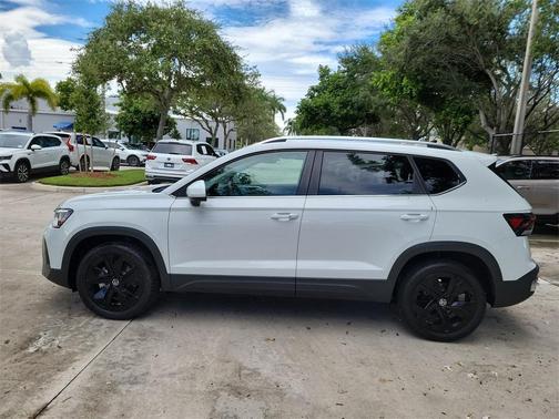 2025 Volkswagen Taos 1.5T SE