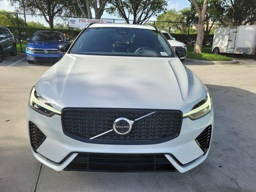 2023 Volvo XC60 B5 Plus Dark Theme