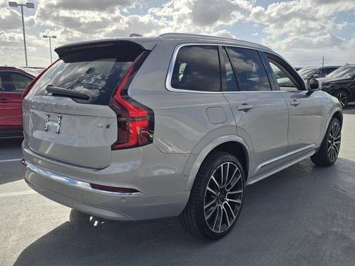 2025 Volvo XC90 B6 Ultra