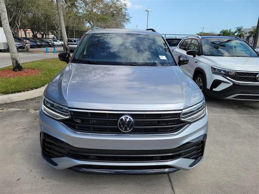 2024 Volkswagen Tiguan 2.0T SE R-Line Black