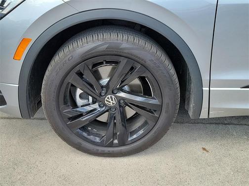 2024 Volkswagen Tiguan 2.0T SE R-Line Black
