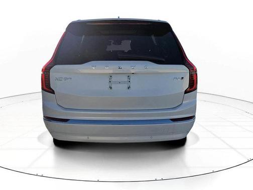 Crystal White Pearl 2026 Volvo XC90 B6 Ultra 7-Seater