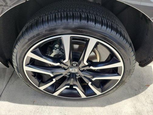 2024 Volvo XC60 Recharge Plug-In Hybrid T8 Ultimate Dark Theme