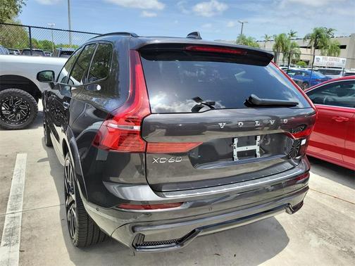 2024 Volvo XC60 Recharge Plug-In Hybrid T8 Ultimate Dark Theme